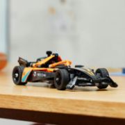 Obrázek NEOM McLaren Formula E Race Car