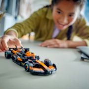Obrázek Závodní auto McLaren F1® Team MCL38
